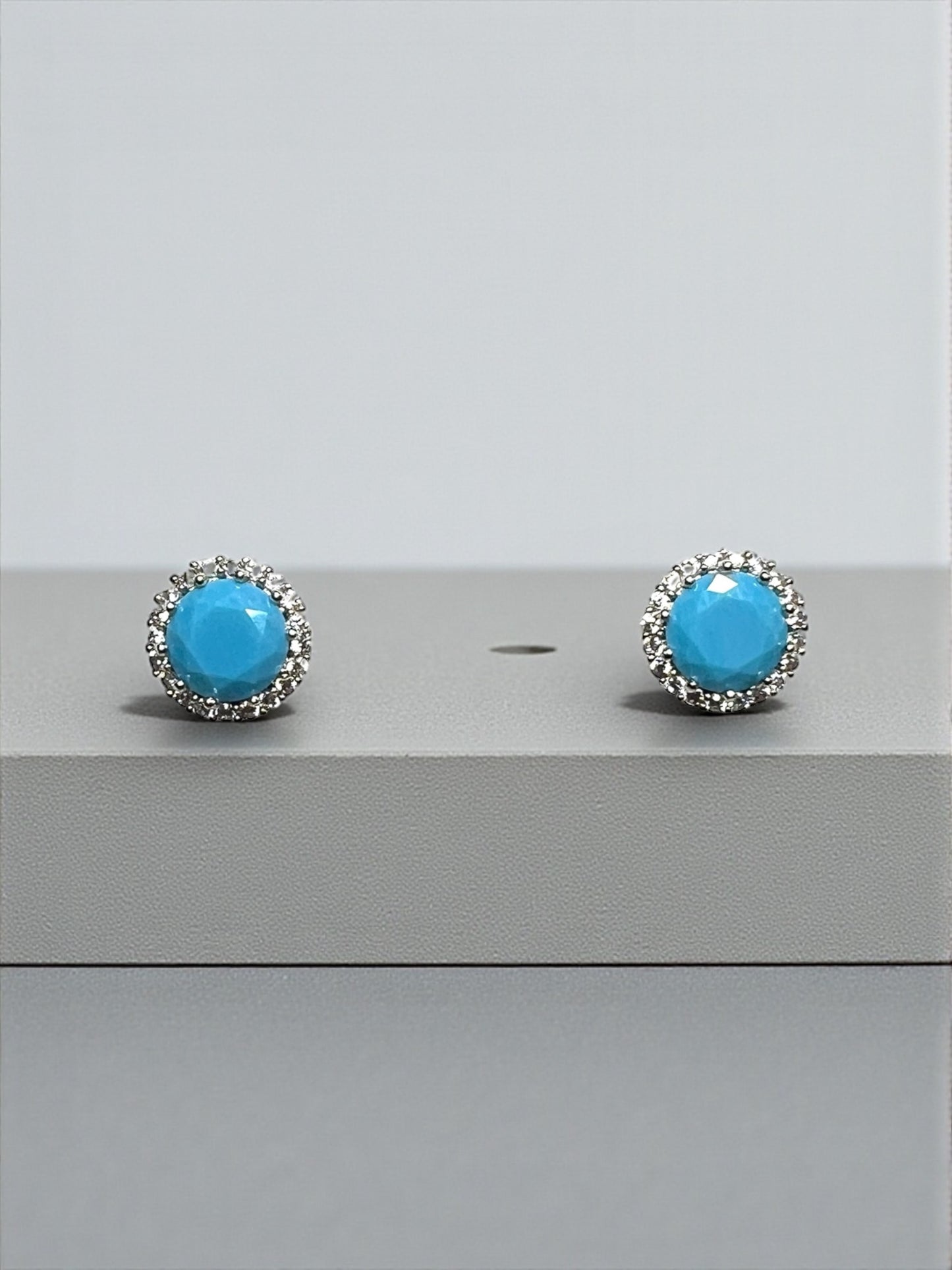 Tanzanite-colored Halo Cubic Earrings